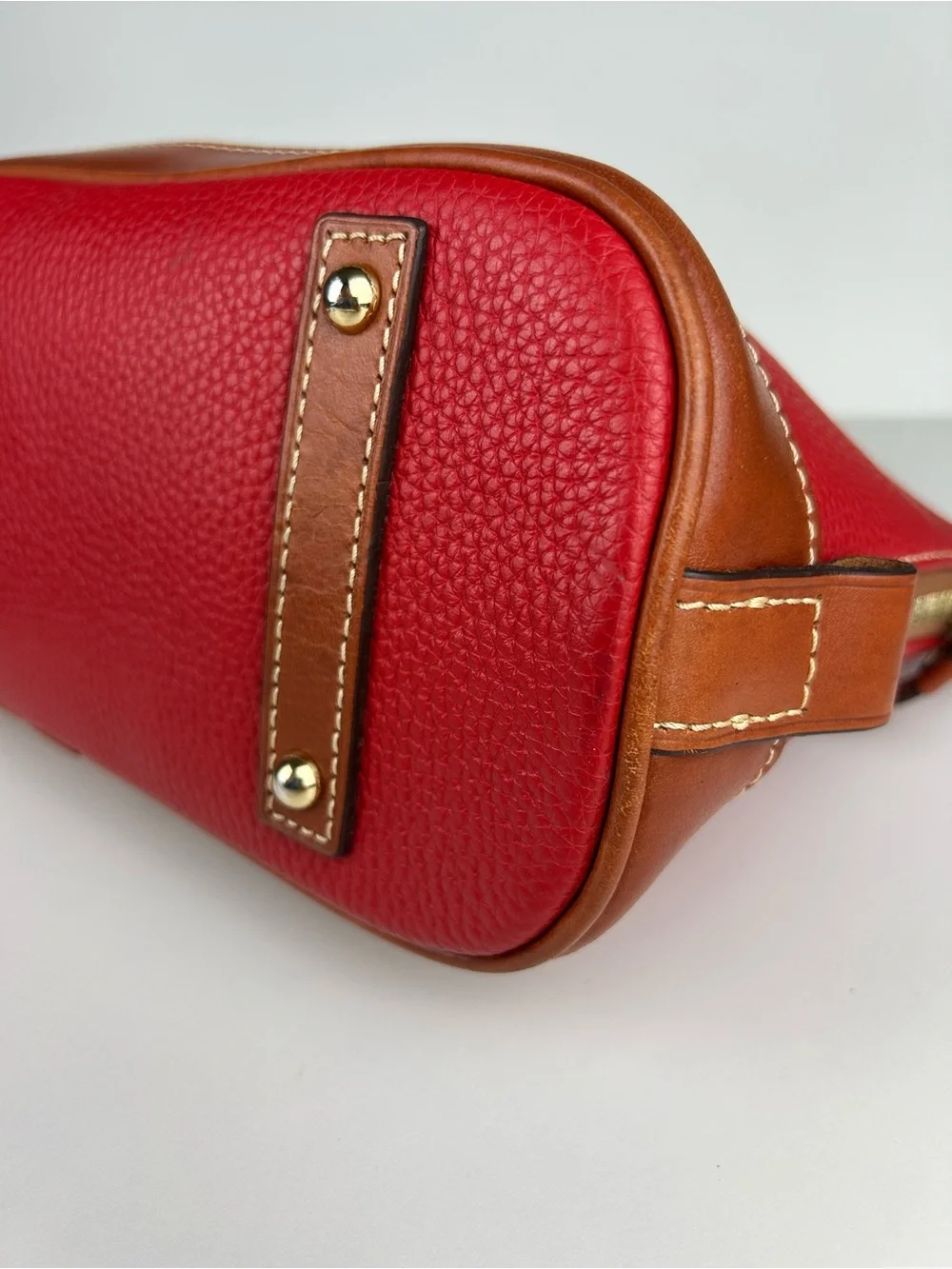 DOONEY & BOURKE PEBBLE GRAIN LEATHER DOME ZIP TOP RED AND TAN CROSSBODY HANDBAG